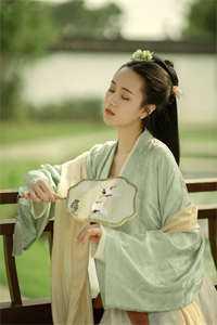 畅销巨作独家偏爱:靳教授请轻轻吻