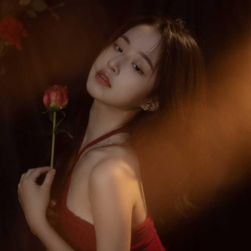 穿书后,我抱紧破产大佬大腿最新章节